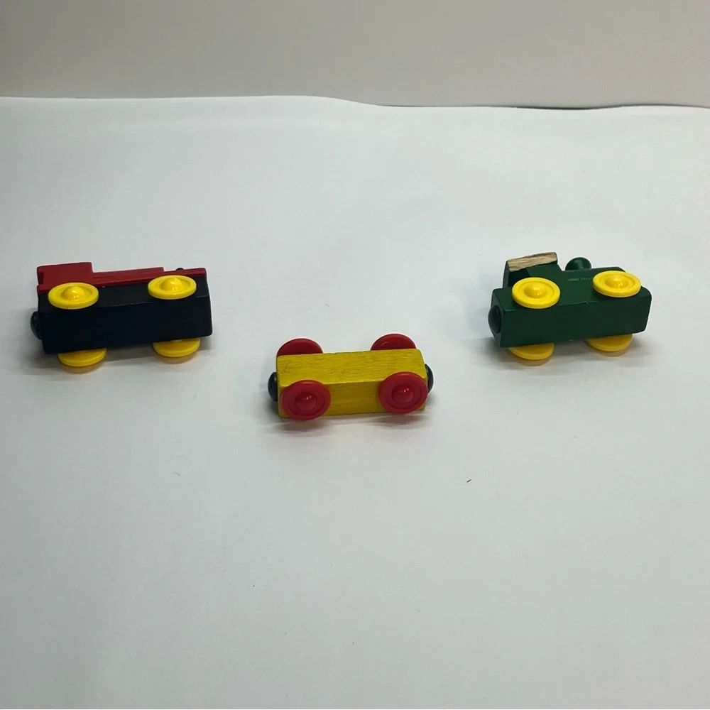 vintage wooden‎ painted magnetic train primary colors kids display 3 pc as is
